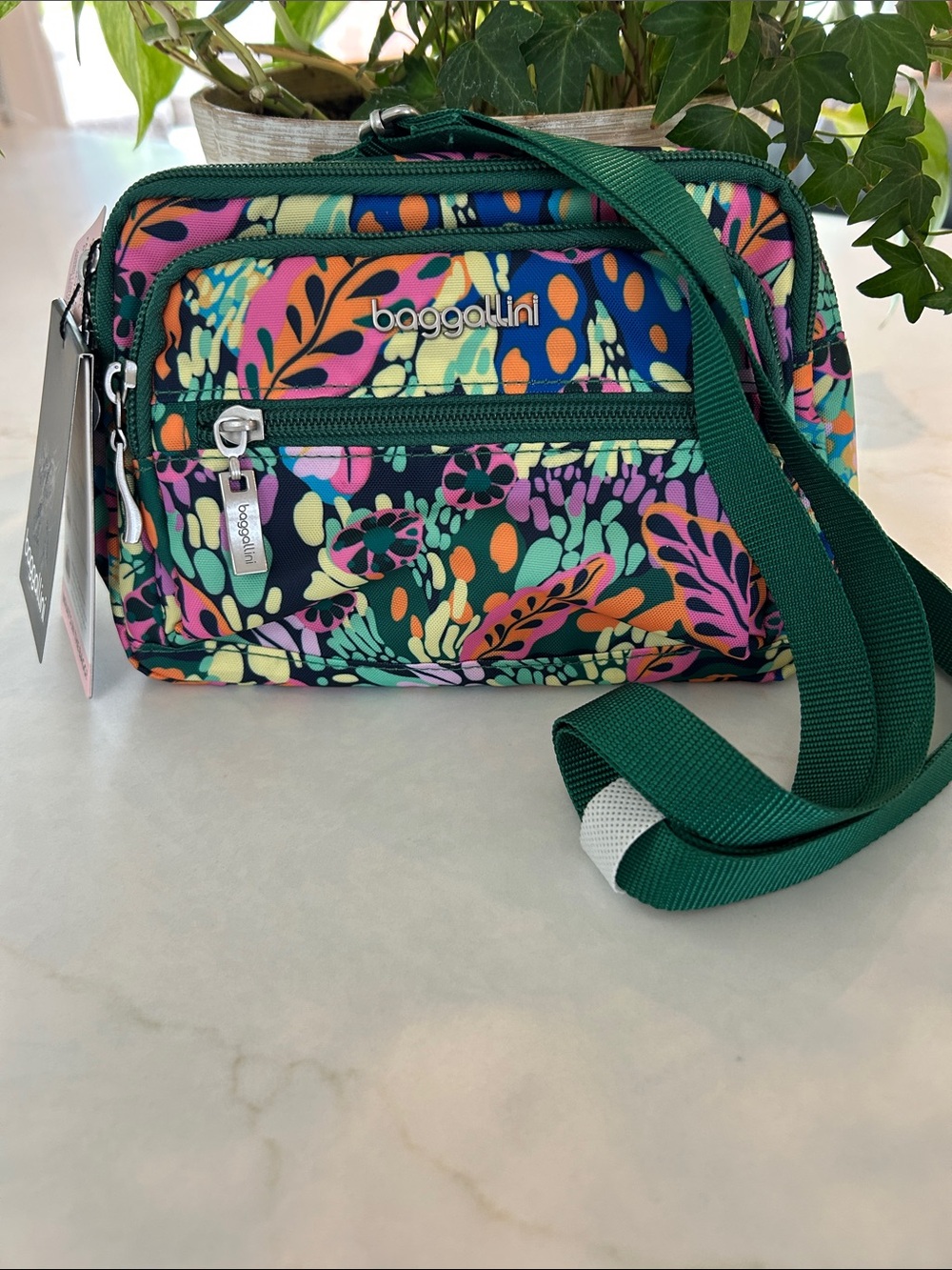 NWT Baggallini Triple Zip Bagg Crossbody / Waist Bag in Paradise Print